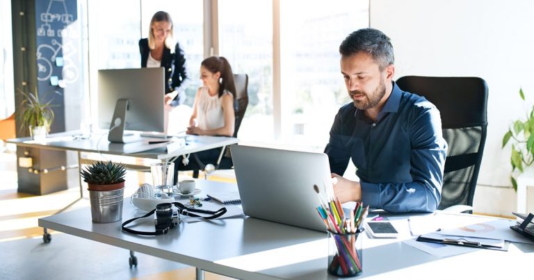 The Best Desk Décor Ideas for Personalizing Your Workspace